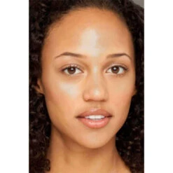 Champagne Glazen™ Highlighting Gel 14 Champagne Glazen™ Highlighting Gel -Skinora Store ChampagneGlazen HighlightingGelBlackModel